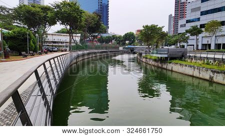 Singapore-sep 22, 2019: Kallang Basin With Greenery And Some Buildings In The Background