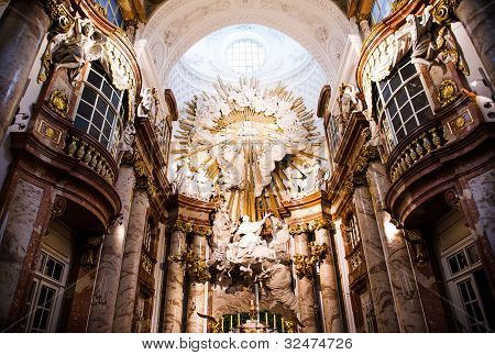 Oltář v St. Charles kostel (karlskirche) ve Vídni