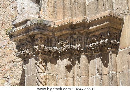 Svatyni kostela St. Francesco. Lucera. Puglia. Itálie.