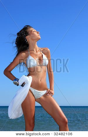 Sexet bikini pige på stranden