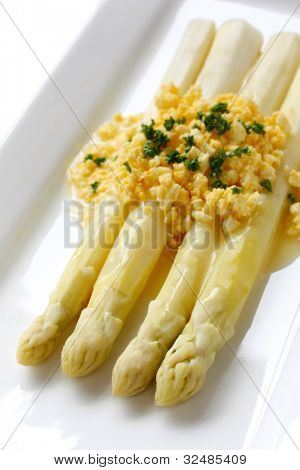 weißer Spargel flämischen Stil