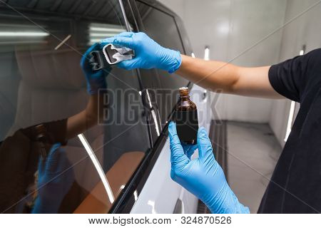 The Process Of Applying A Nano-ceramic Coating For Hydrophobic Effect On The Car's Windows By A Male