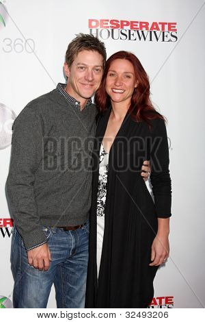 LOS ANGELES - APR 29: Kevin Rahm, kone ankommer til 