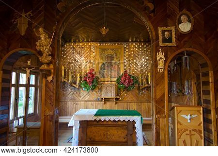 Bachledowka, Poland, June 7, 2021: Bachledówka, The Interior Of The Chapel In The Old House Where Ca