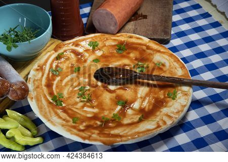 Preparation Of Pepperonne And Tarantella Pizza In Brazilian Cuisine