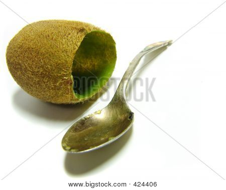 Kiwi Fruit kanállal enni