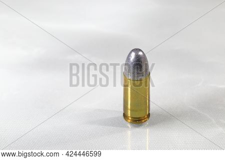 Close Up Bullet 9mm Parabellum Lrn ( Lead Round Nose ) Isolate On White Background