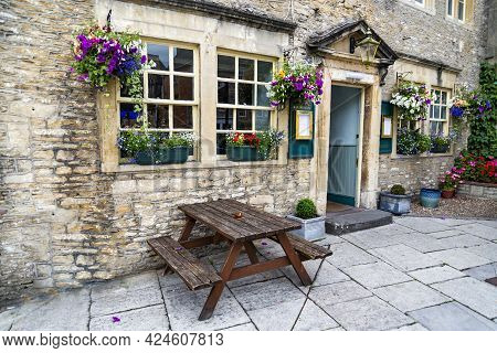Corsham, Uk - July 17, 2015: A Pub In A Street In Corsham, An Old Village In South Of England On Jul