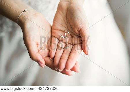 Beautiful Luxury Bride In Elegant White Dress Holds Wedding Rings In The Hands