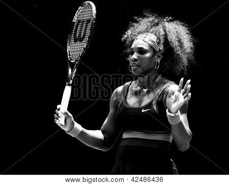 MELBOURNE - 17 gennaio: Serena Williams di USAin il suo secondo turno conquistare Garbine Muguruza di S