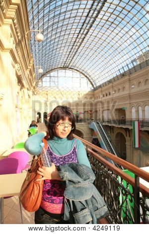 微笑的孕妇的母亲