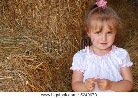 Little Girl nella Barn2
