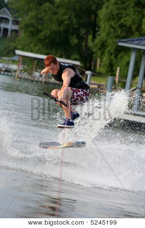 ผาดโผน Wakeskating