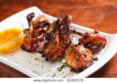 Chicken wings with sauce