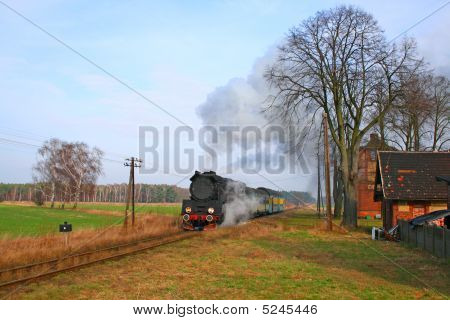 Zug mit Dampflokomotive