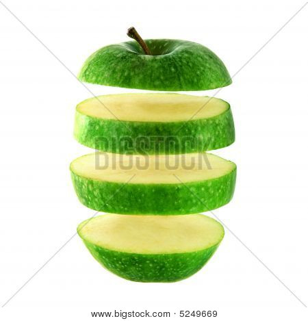 Manzana verde cortado en rodajas