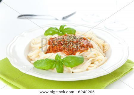 Ev yapımı Bolognese makarna