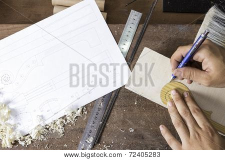 Luthier Working