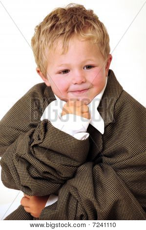 Boy v oblečení nadměrných obchodní myšlení pozici