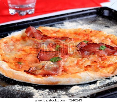 Frisch gebackene Pizza