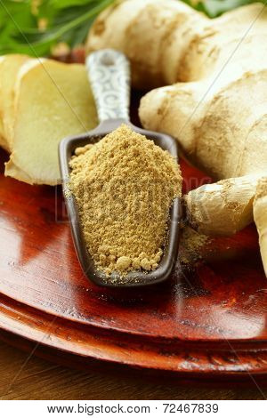 ground and fresh ginger traditional oriental spice