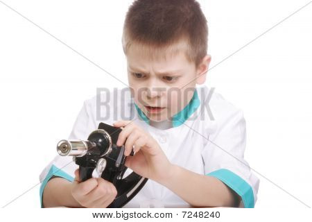 Capretto con rotto microscopio