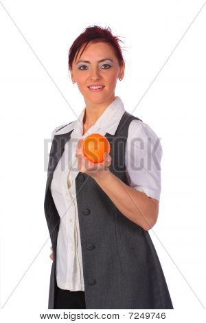 Elegante mulher sorridente, vestindo um colete segurando um Stressball, isolado no branco
