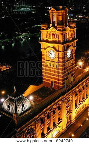 Flinders Street Railway Station Clock Tower à 23