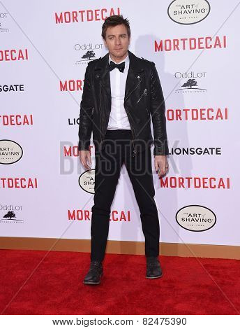 LOS ANGELES - JAN 21:  Ewan McGregor arrives to the 