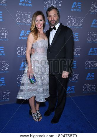 LOS ANGELES - JAN 16:  Judd Apatow & Leslie Mann arrives to the Critics' Choice Awards 2015  on January 16, 2015 in Hollywood, CA                