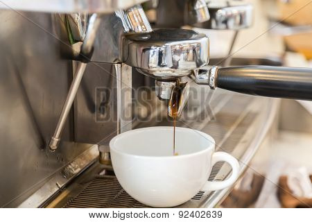 Prepares espresso in coffee shop