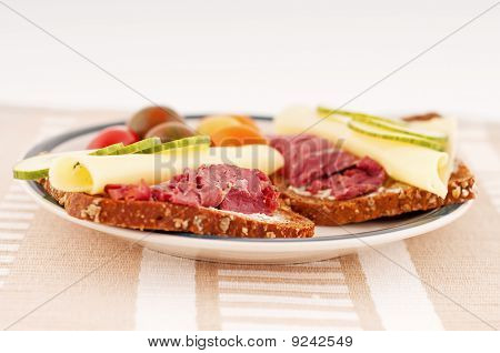 แซนด์วิชบนแผ่น