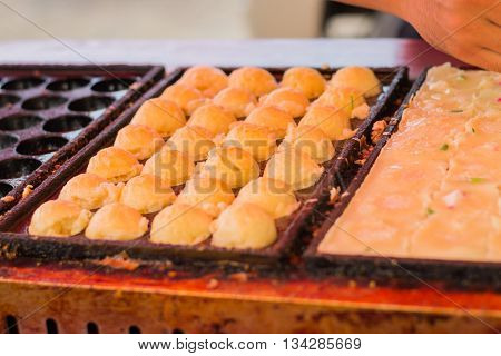 Making Homemade Japanese Traditional food - TAKOYAKI (octopus dumplings)