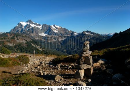 Рок скульптуры и Mt. Shuksan