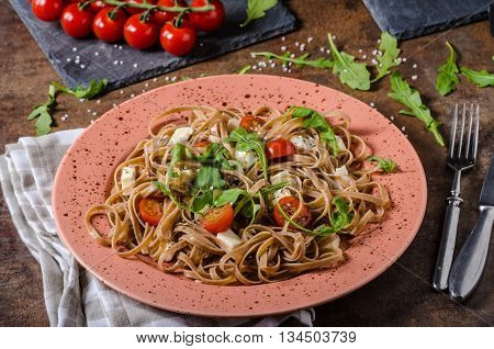Spaghetti With Mozzarella, Cherry Tomatoes And Arugula