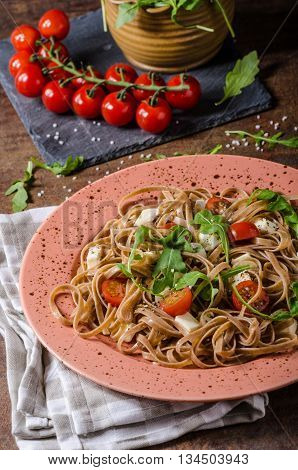 Spaghetti With Mozzarella, Cherry Tomatoes And Arugula