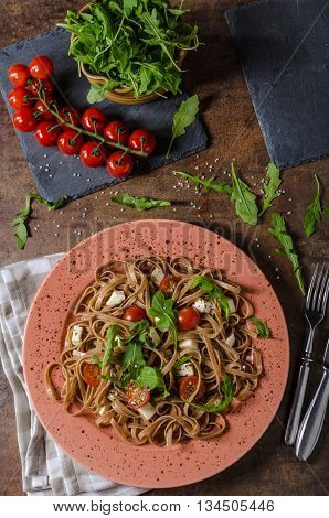 Spaghetti With Mozzarella, Cherry Tomatoes And Arugula