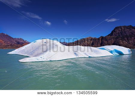  Huge white-blue icebergs float in ice emerald waters of the lake in Argentina.  The unique lake Viedma  in droughty Patagonia