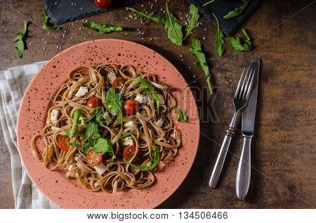 Spaghetti With Mozzarella, Cherry Tomatoes And Arugula