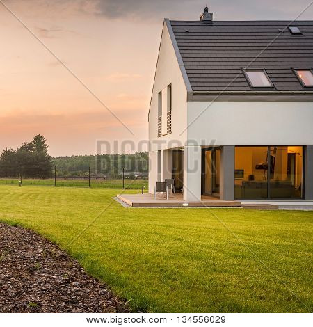 Modern Villa With Wide Lawn