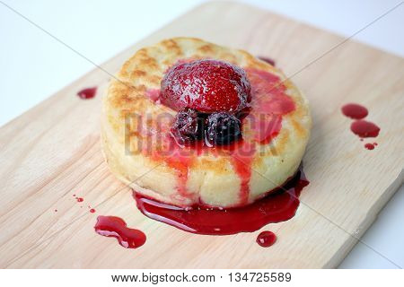 English Crumpets & Berry Topping On Wood Board Isolate On White Background