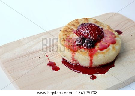 English Crumpets & Berry Topping On Wood Board Isolate On White Background
