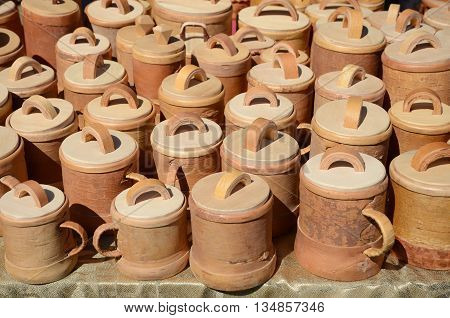 Mugs with a lid made of birch bark in the outside shop