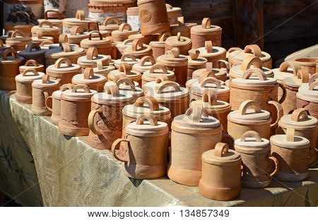 Mugs with a lid made of birch bark in the outside shop