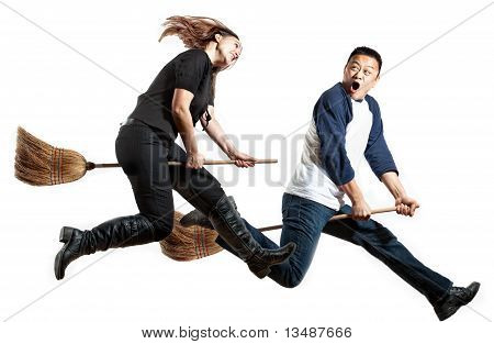 ทวิทช์สวัน odern บินบน broomsticks