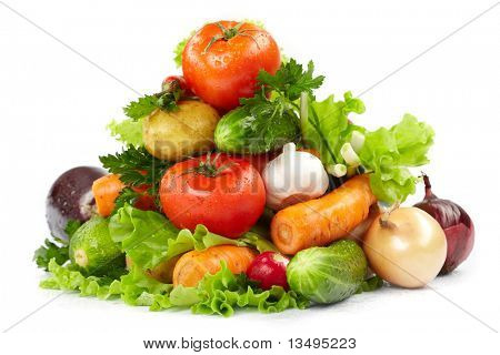 verdure fresche su sfondo bianco