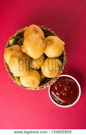indian snacks also known as urad daal vada or indian pakoda or couth indian pakora or batata vada or aalu bonda or aalu bonde