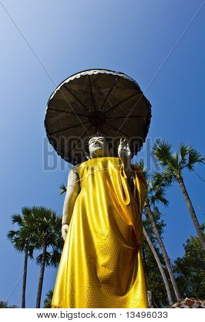 พุทธภายใต้ umbella