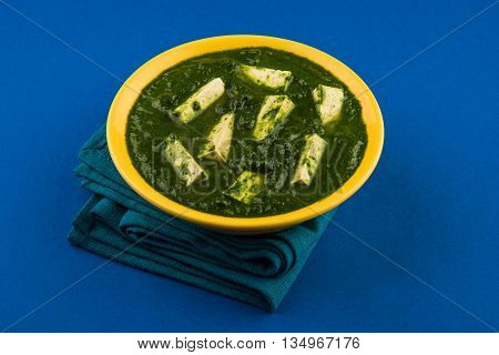 palak paneer served with naan / roti / paratha / chapati / phulka or fulka / indian bread, isolated on white background