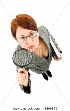 Frau mit Lupe